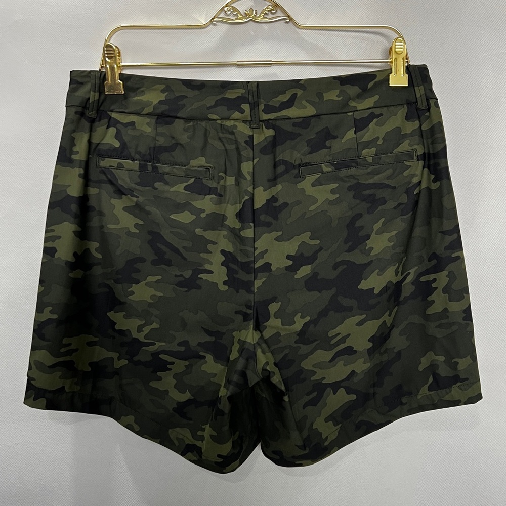 Spanx Sunshine Camo Green Shorts Pull-On Size Large Stretchy Comfy - Picture 5 of 8